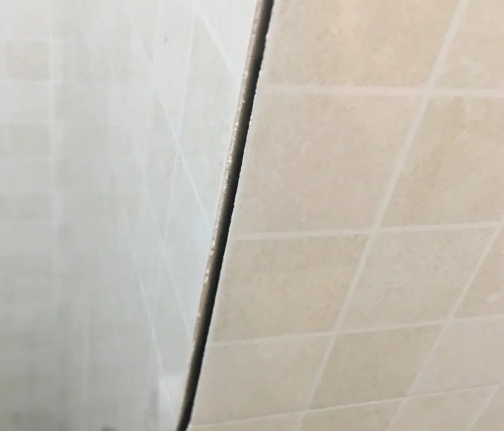 贵定瓷砖空鼓维修公司分享阳台瓷砖脱落的修复过程可以分为以下几个步骤
