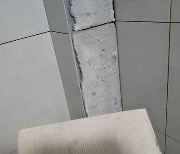 贵定瓷砖空鼓维修公司分享下厨房瓷砖脱落的补救措施。